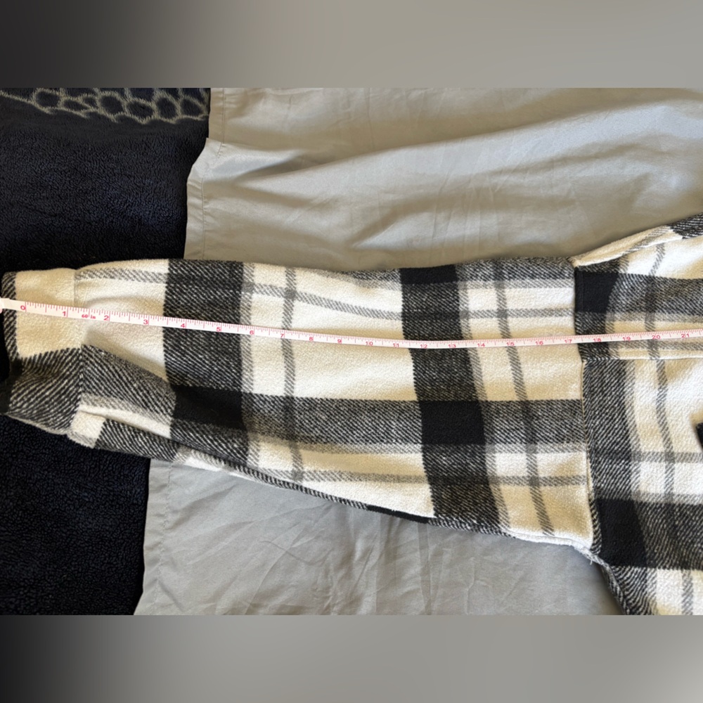 Fashion nova Black and White Plaid jacket - Picture 3 of 9